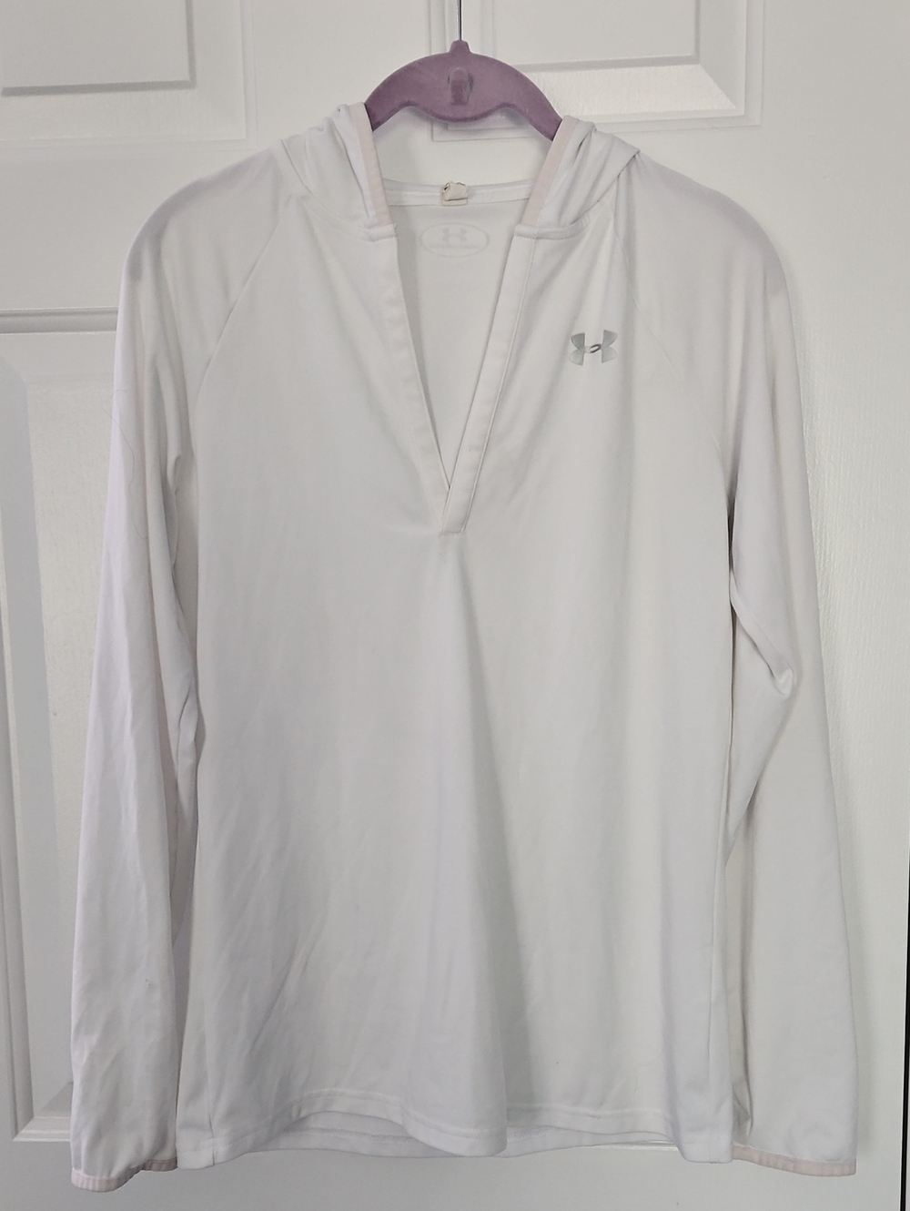 Under Armour White Women's Lightweight Hooded Long Sleeve Pullover